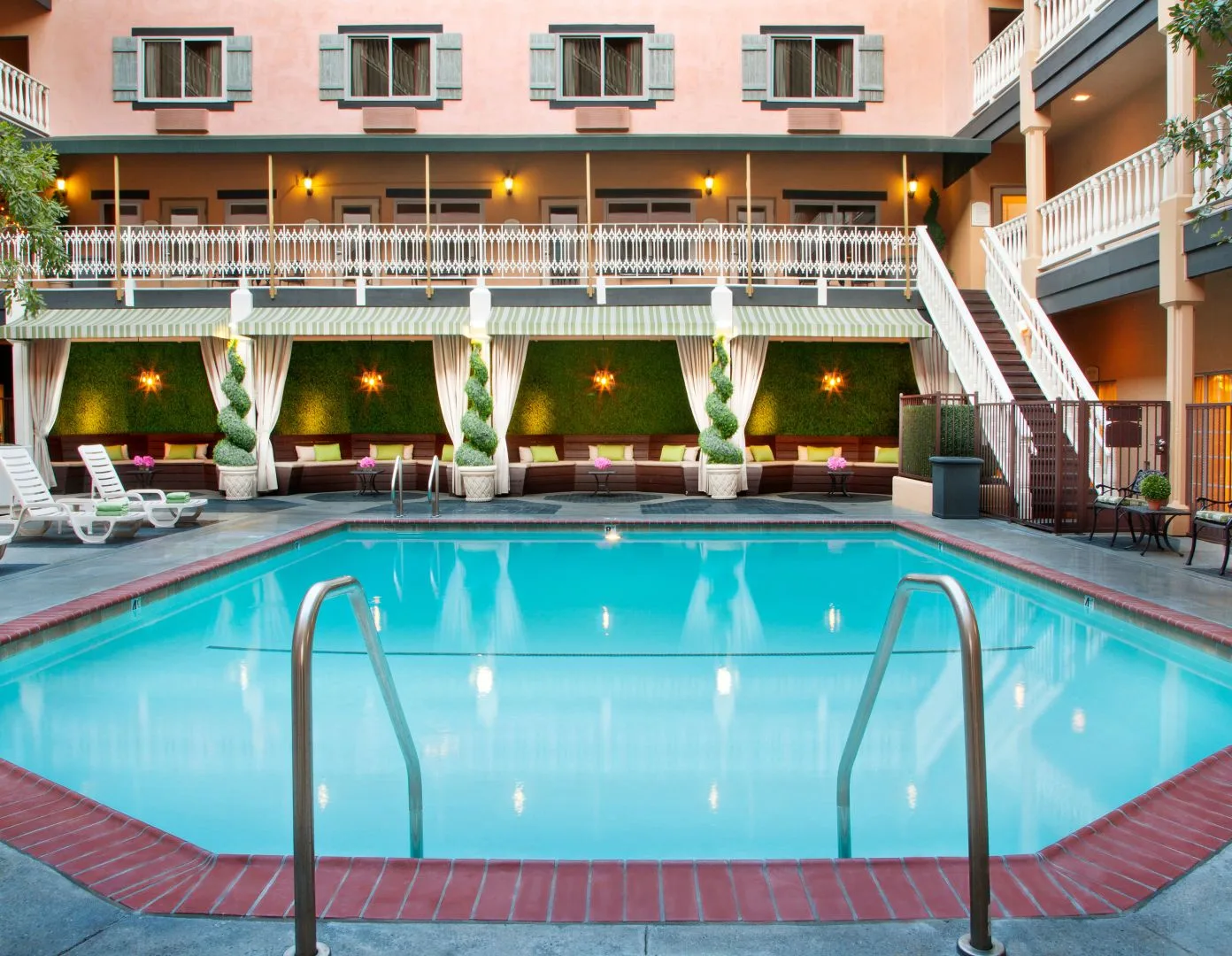 Retreat Hotel Swimming Pool